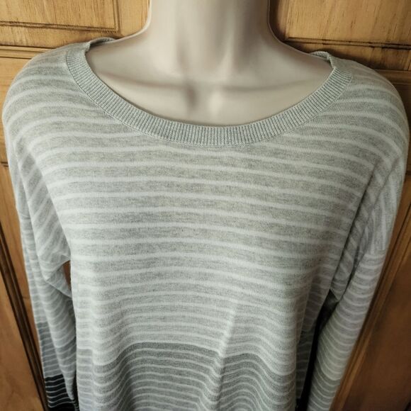 Gap Ombre Sweater Womens Size Small Stripe Long Sleeves Round Neck Pullover - Picture 4 of 8